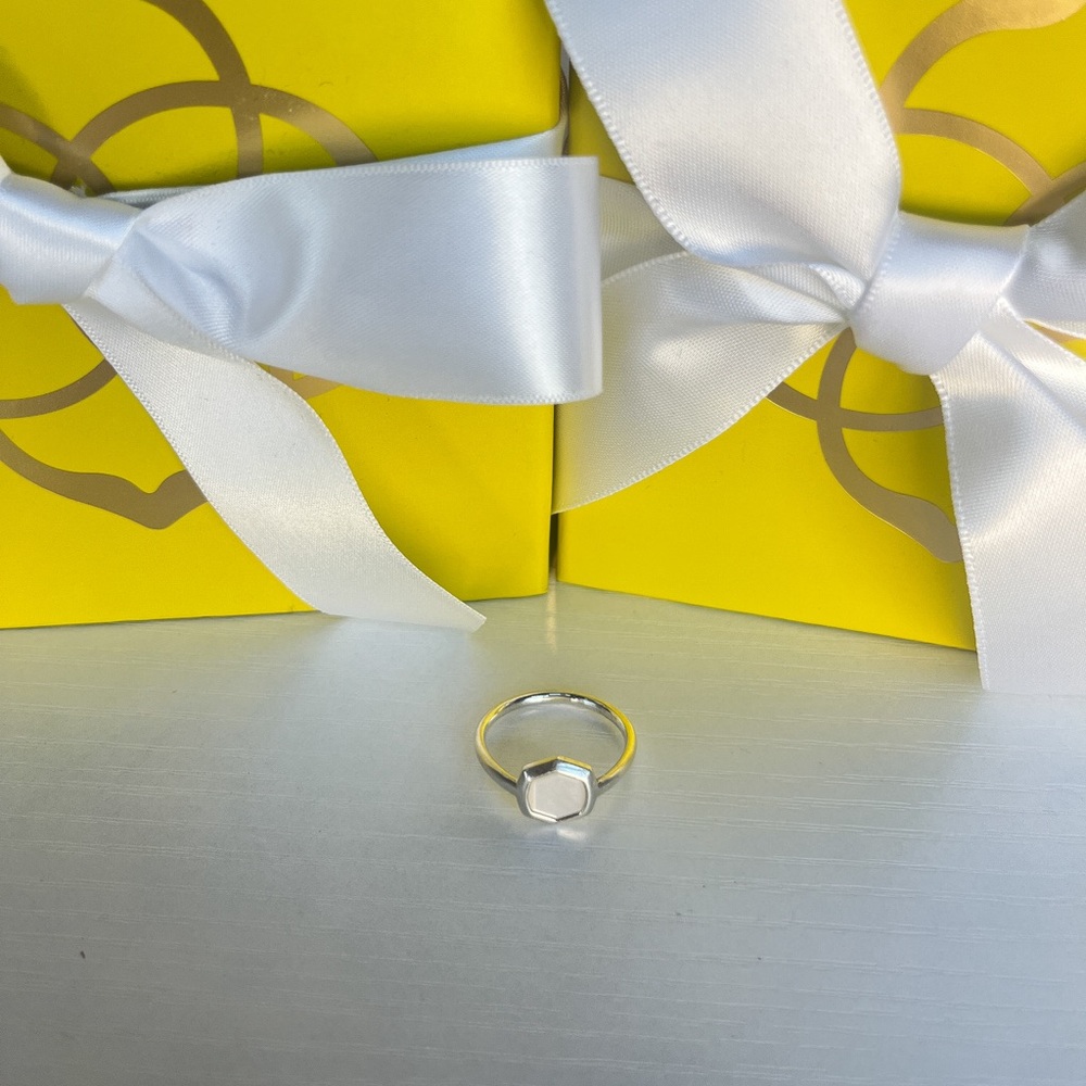 Kendra Scott: Sterling Silver, Ivory MOP Davie ring size 7/8